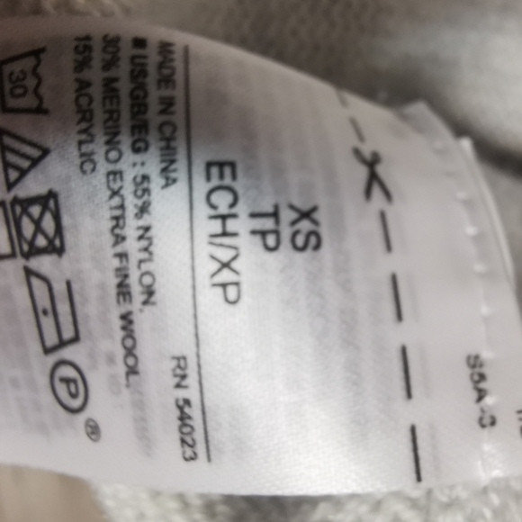 Nwot, Gap wool-blend sweater, just washed to sell - Picture 5 of 7